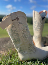 Rhinestone Embroidered Snip Toe Mid Heel Cowgirl Boots For Bride